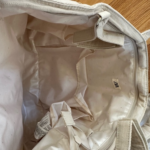 Used like new zara diaper bag w accessories from - Picture 3 of 5